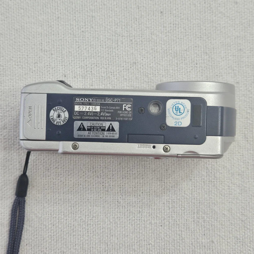 Sony Cyber-shot DSC-P71 3.2 MP Digital Camera 6X Zoom Multi Burst MPEG Movie HQX